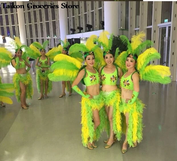 Праздничные карнавальные костюмы танцевальный костюм певицы открывающийся с