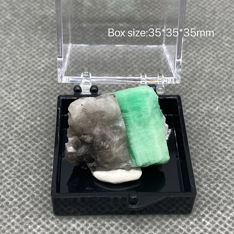 

100% Natural green emerald mineral gem-grade crystal specimens stones and crystals quartz crystals +Box 3.5cm