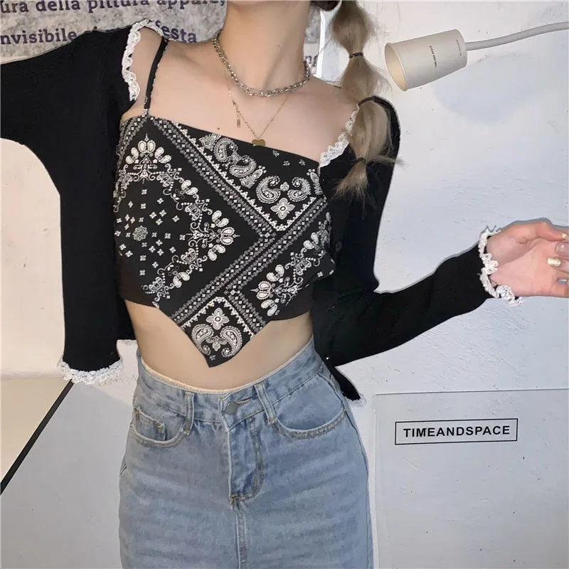 

Sweet and Spicy Back Bib Type Paisley Strap Design Sense