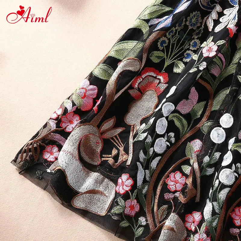 

Designer 2020 Summer Female Round neck Short sleeve Floral Embroidery Mini Dress Elegant Female Robe Party Vintage Dresses New