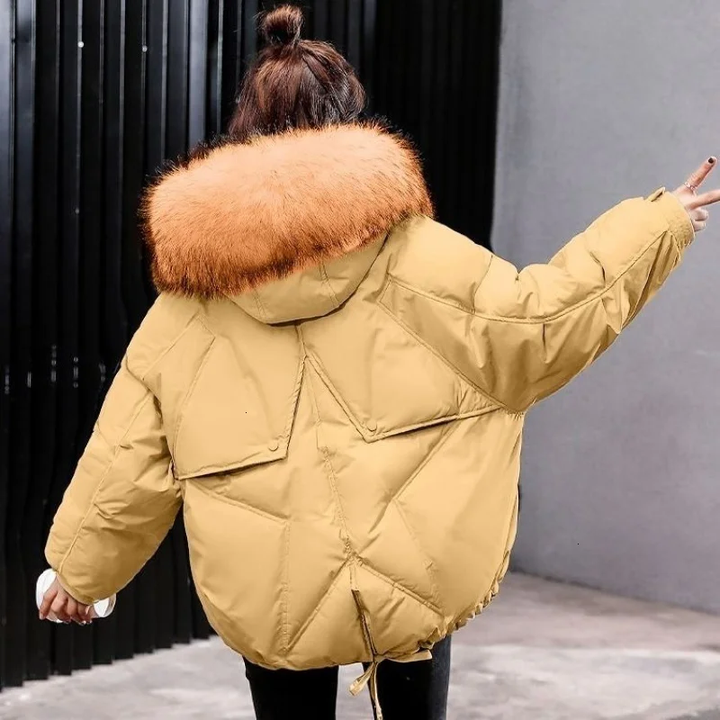 Толстые парки с меховым капюшоном и карманами на хлопковой подкладке