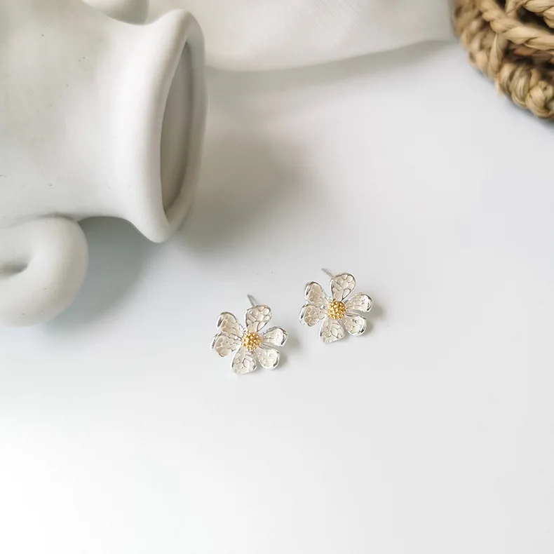 Милые простые серьги в стиле ретро с свежими листьями и цветами милые