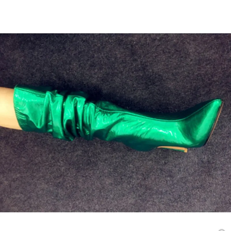 Новинка Зимние женские сапоги до середины икры из лакированной кожи с острым