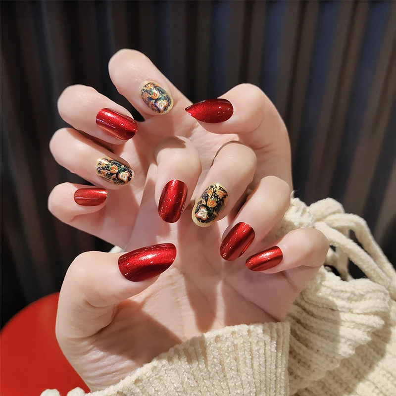 Накладные ногти с жемчугом светло-красные титановым принтом в коробке средней