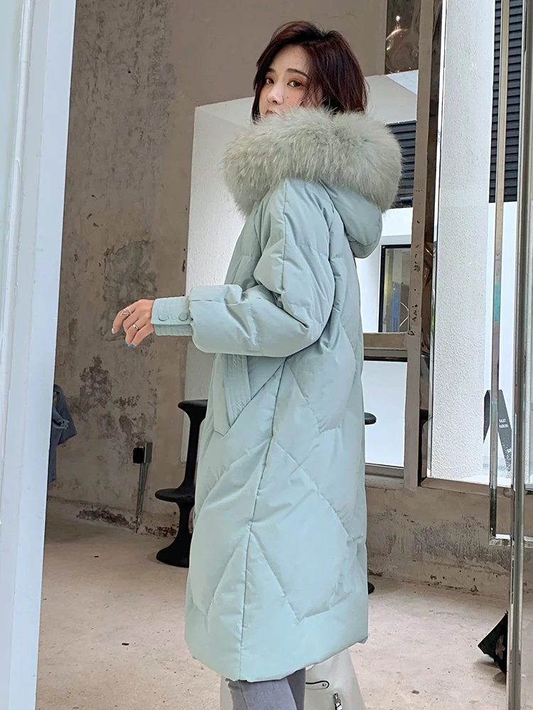 Женский зимний пуховик с капюшоном длинный белый большим воротником из меха