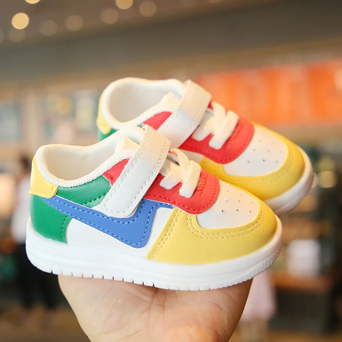 

Кроссовки детские мягкие кожаные, на плоской подошве