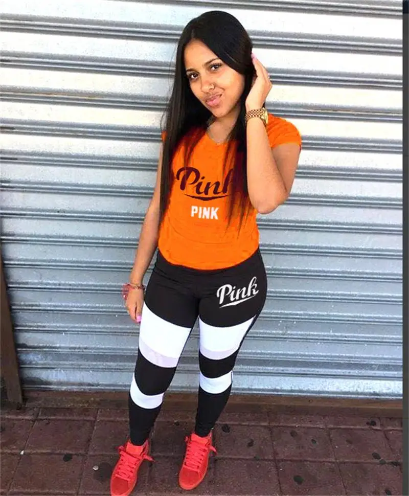 Пикантный спортивный костюм из двух предметов с надписью и розовым принтом