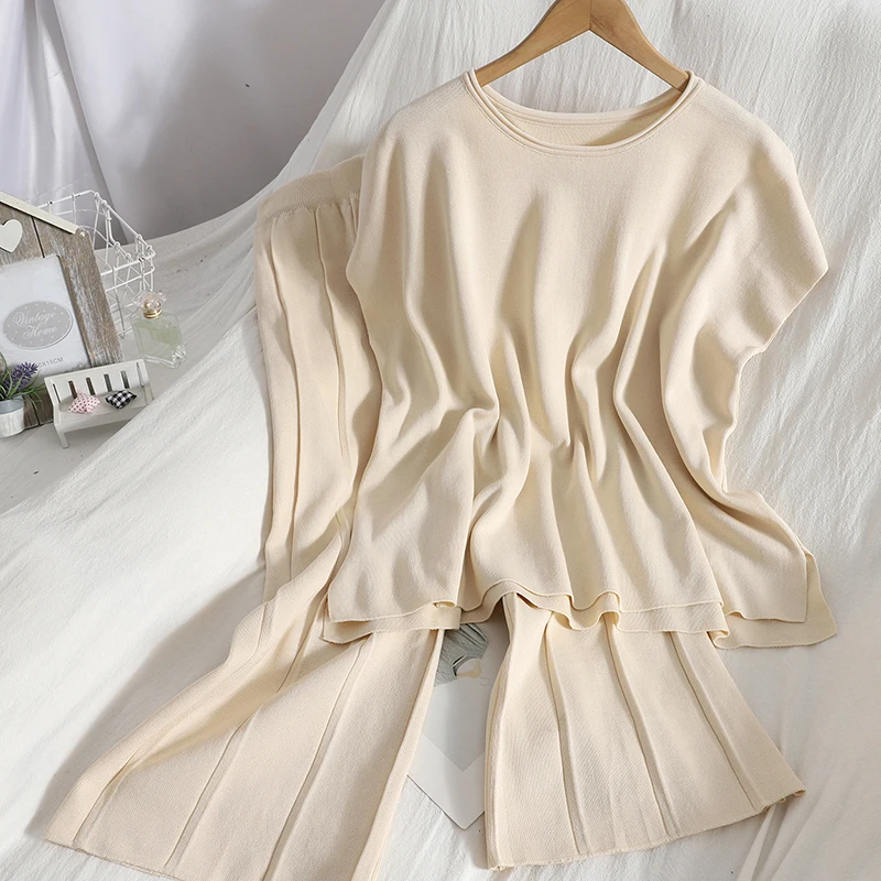 Женский трикотажный костюм свитер и широкие брюки комплект из 2 предметов |