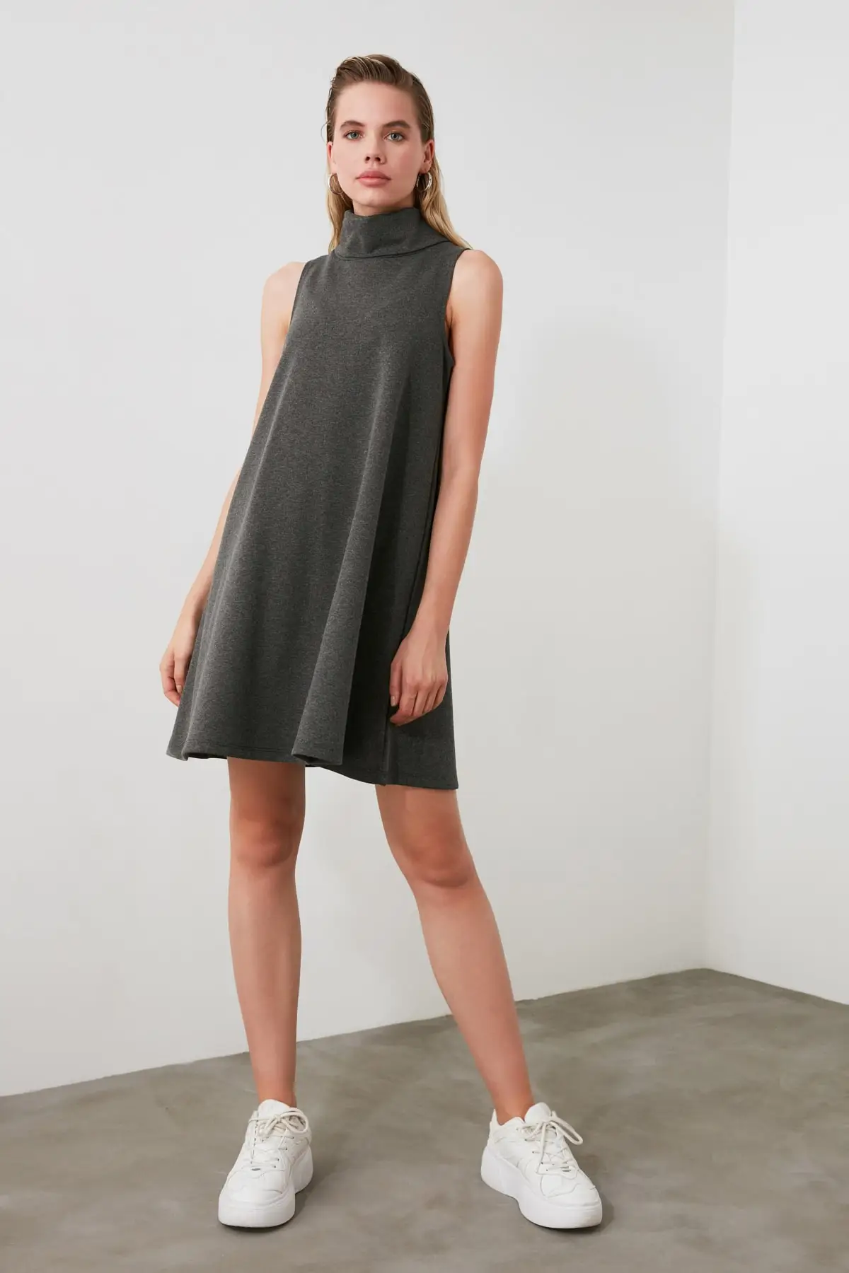 Трикотажное платье с воротником | Женская одежда