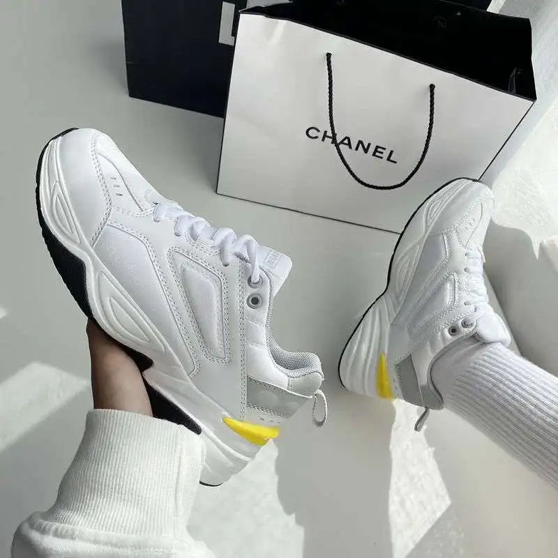 Женские кроссовки в гонконгском стиле весенние белые на толстой подошве