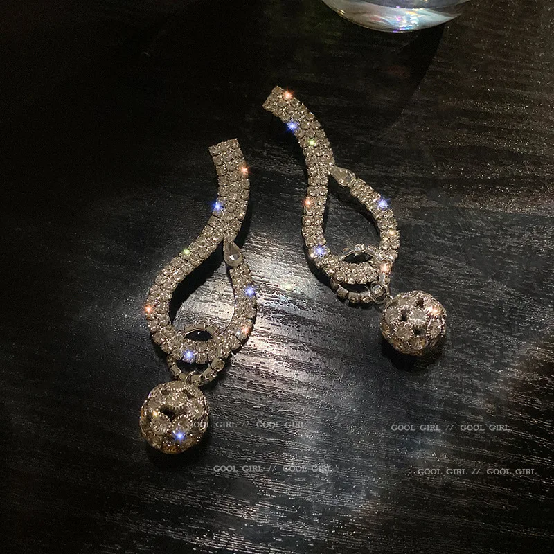 

Новые поступления 925 Серебряные длинные серьги большого размера с полностью алмазными иглами для женщин оригинальный дизайн блестящие стр...