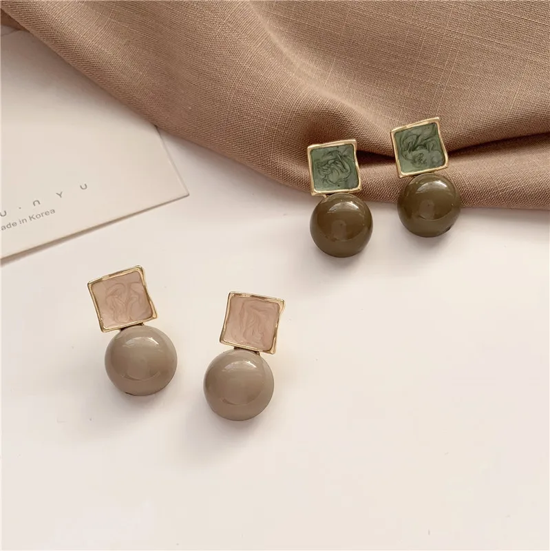 

Elegant Green Balls Clip on Earrings No Pierced Girls Cute Charm Earrings Korean Clip on Earrings Fake Piercing