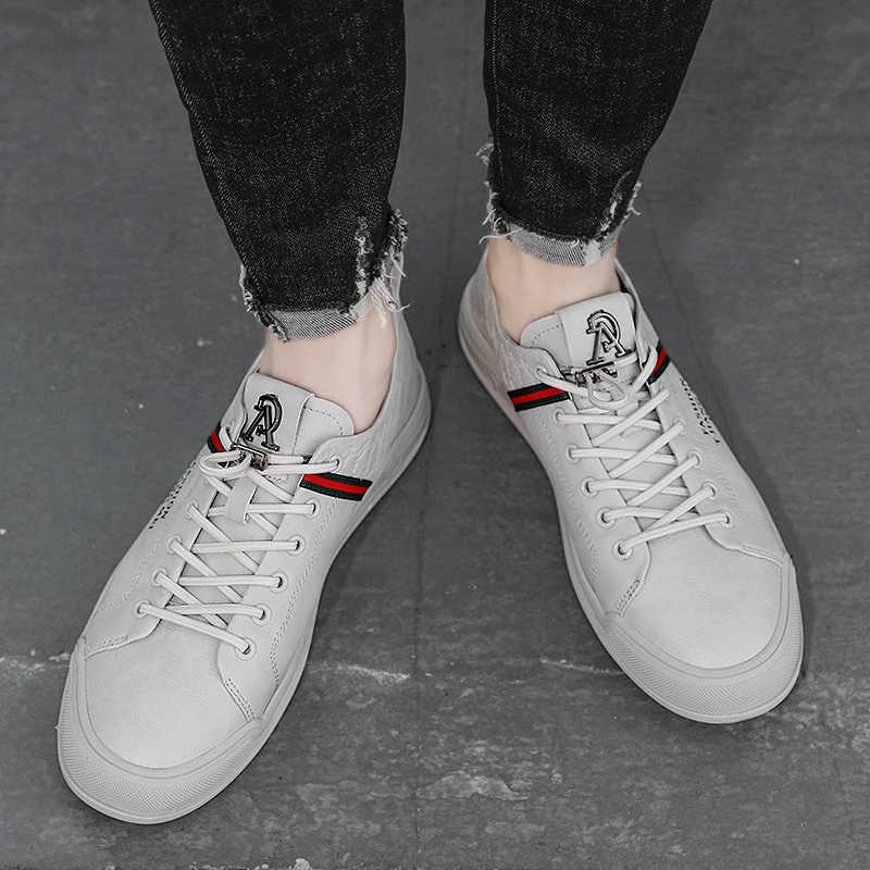 

New Style Men Sneakers Outdoor Male Footwear Light Men Running Shoes Zapatillas Hombre Walking Shoes for Men Flat Casual Shoes