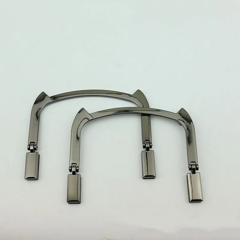 Из 2 предметов Сумка светло-золотистого цвета ручка с металлическим ободком