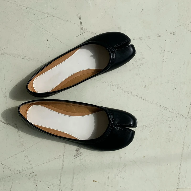 

Bailehou 2020 Spring Woman Split Pig Toe Slip On Loafers Ladies Flat Shoes Brand Designer Boat Shoes Moccasinas Zapatos Mujer