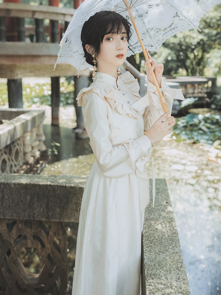 Женское белое платье с вышивкой маленькое милое во французском ретро стиле