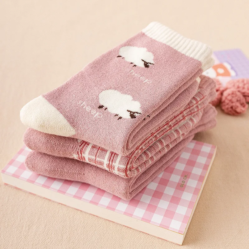 

2021 Winter New Embroidery Sheep Socks Women Cotton Japanese Korea Pink Keep Warm Woman Socks Thicken Socks