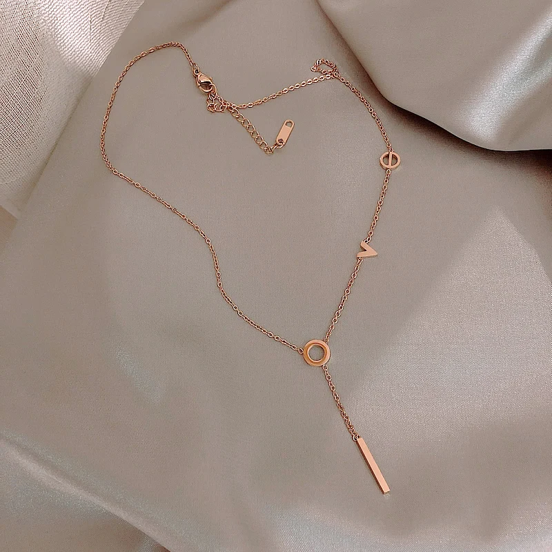 Любовь алфавитное ожерелье для женщин хит продаж титановая сталь розовое золото
