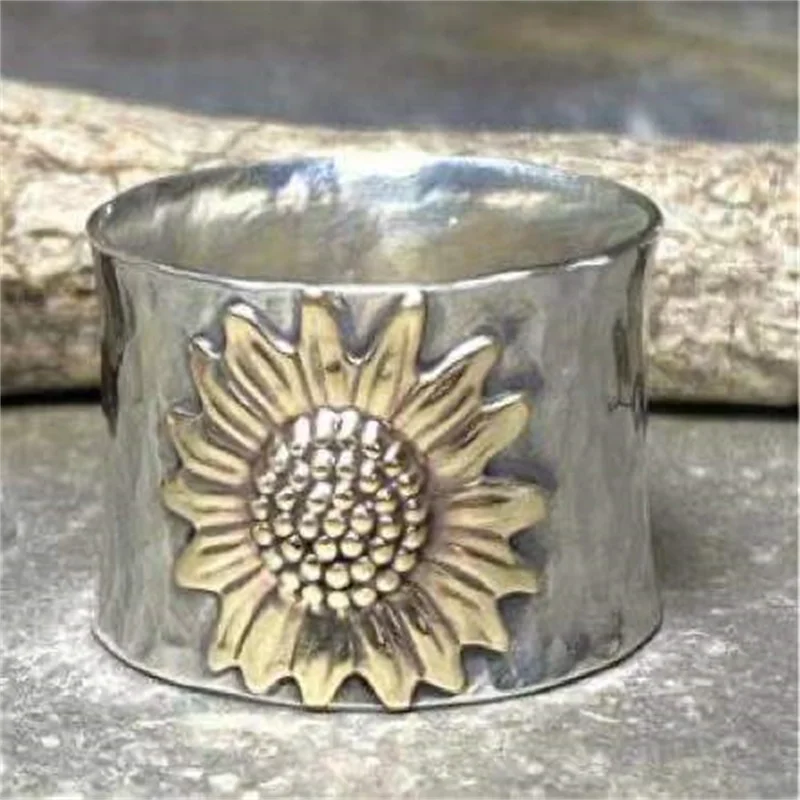 

Retro carved punk two-tone sunflower flower ladies hip-hop ring ring Wholesale