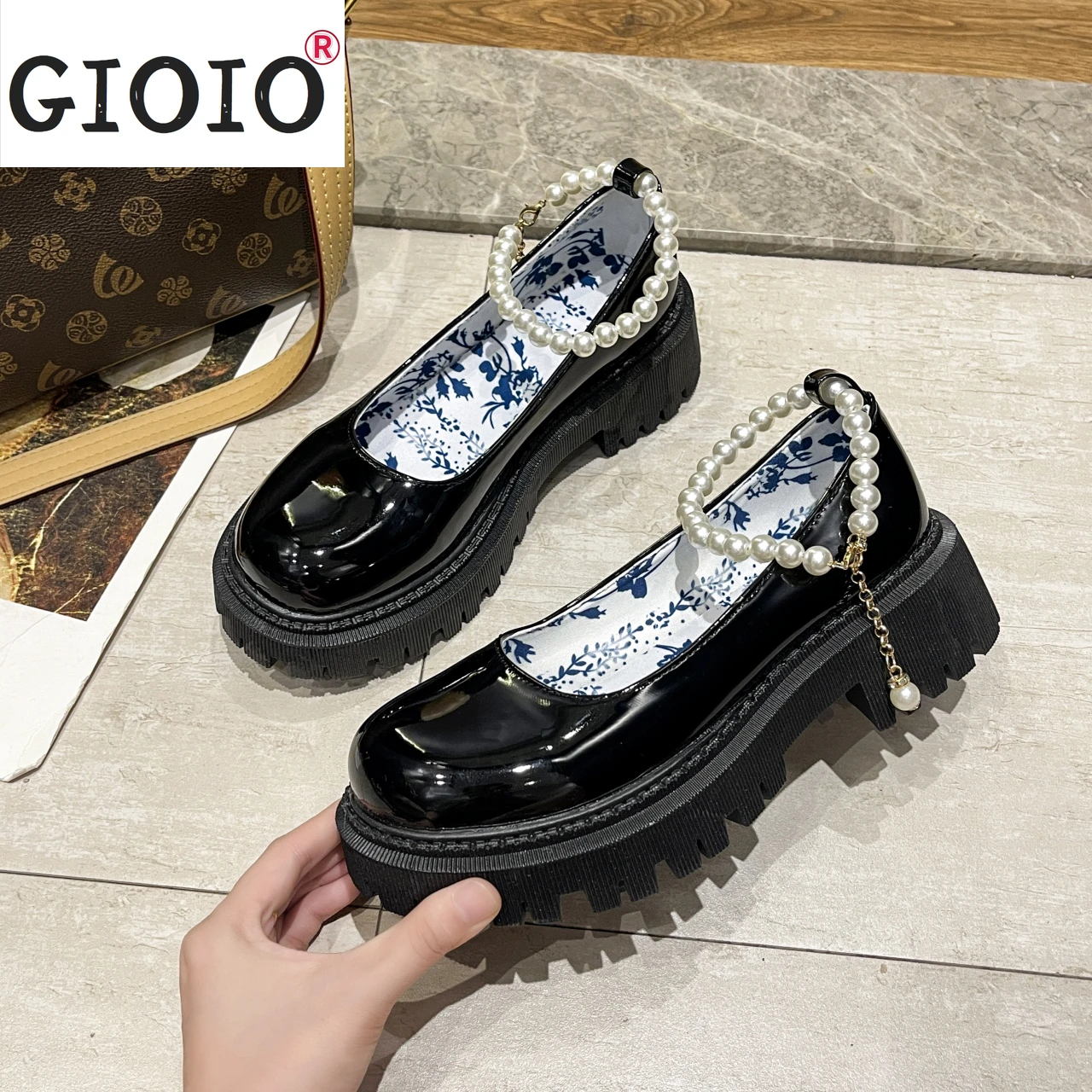 

Women Pumps Shoes Autumn Retro Pearl Shoes Ladies Shallow Mouth Round Toe White Sneakers Oxfords Women's Beading Single Shoes