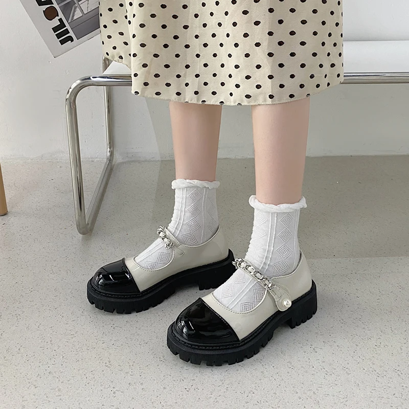 

2021 Spring Autumn Lolita Shoes Women Leather Oxfords Loafers Metal Chain Strap Platform Women Flats Mary Jane Shoes Black Beige