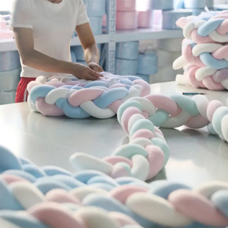 Боковая оплетка для детской кроватки ручная работа коса бантик новорожденного