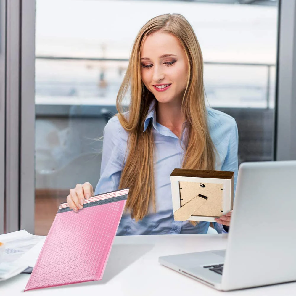 

50pcs/lot Bubble Envelope Bag Pink Bubble PolyMailer Self Seal Mailing Bags Padded Envelopes For Magazine Lined Mailer Useful