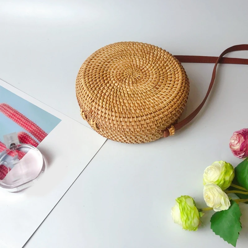 

Portable Handmade Rattan Crossbody Bag Simple Design Hand-woven Straw Tote Woven