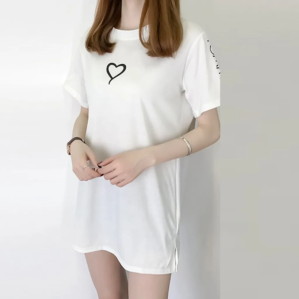 Женское платье-футболка с короткими рукавами и круглым вырезом рисунком в виде