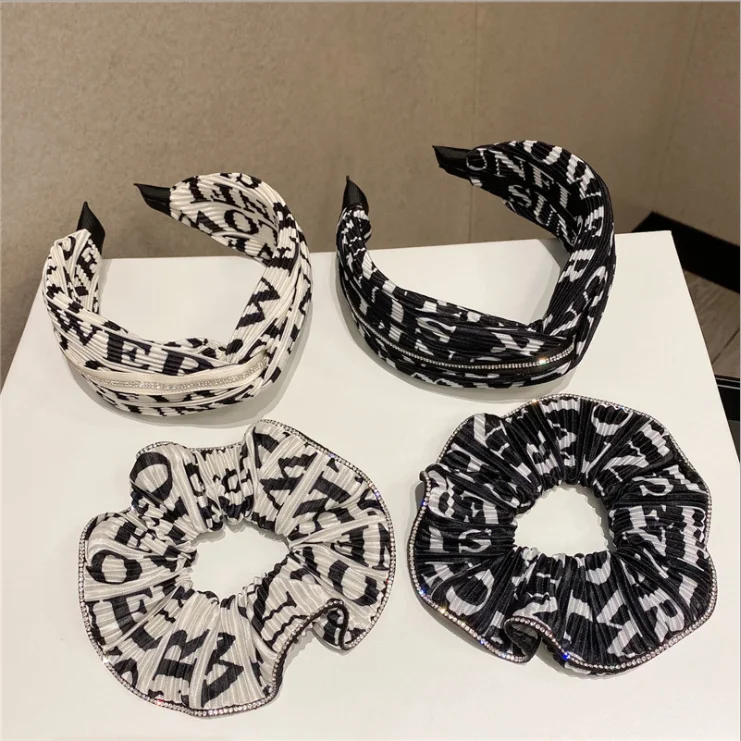 

Spring and summer new black and white Women hairbands simple letters cross rhinestone letter hair circle