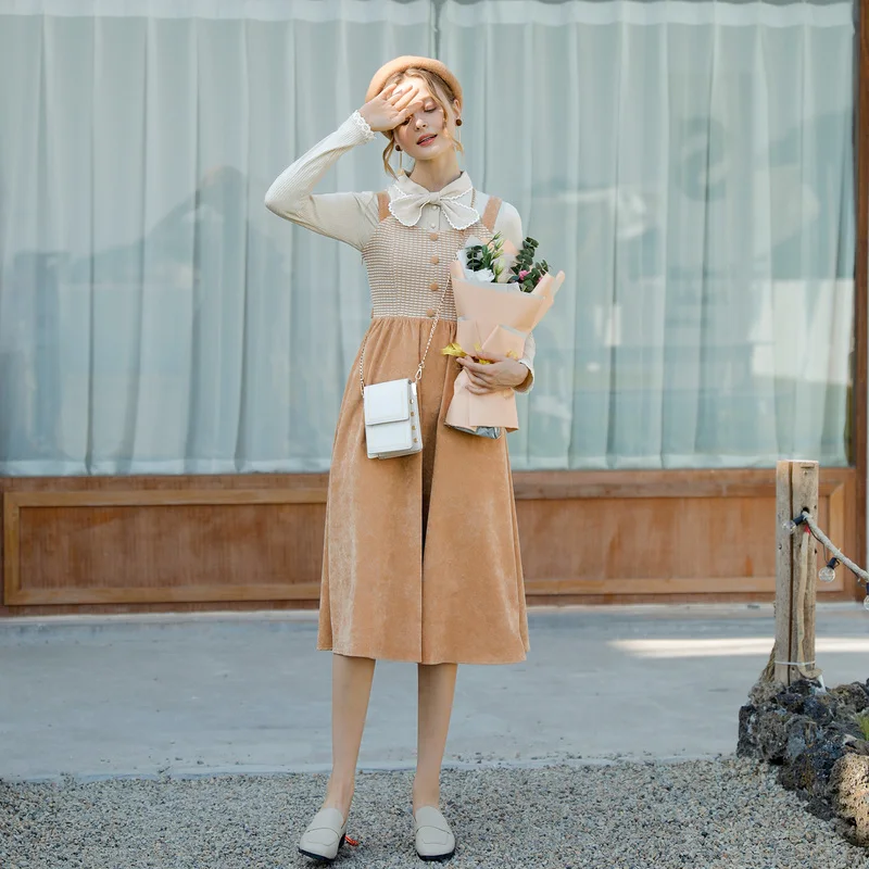 Вельветовое платье AIGYPTOS оригинальный дизайн оранжевое на бретелях в стиле ретро