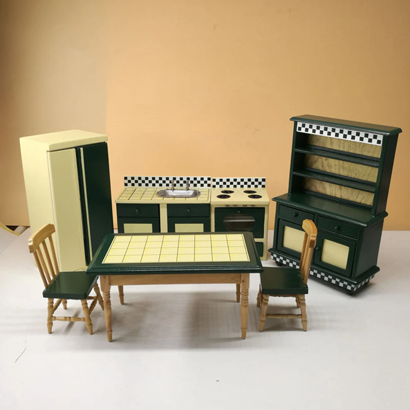 

Комплект миниатюрной кухонной мебели для кукольного домика, 7 шт., в масштабе 1:12, холодильник ручной работы, буфет, стол, аксессуары для кукол...