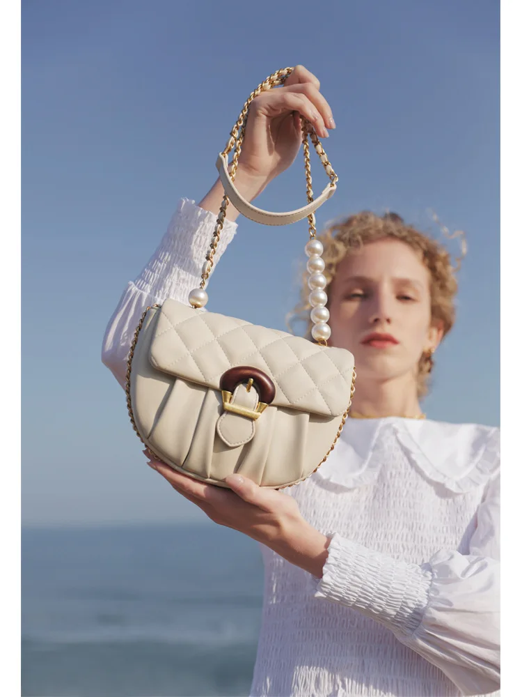 

Product 2021 French Rhombus Small Fragrant Wind Wrinkle Handbags Pearl Chain Hit Color One-shoulder Diagonal Saddle Bag