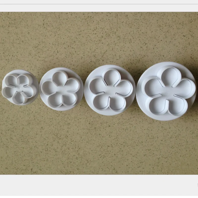 

4Pcs/Set Hot Sale Plum Flower Plunger Fondant Mold Cutter Sugarcraft Cake Tools Decorating Christmas Cake Decorating Tools New