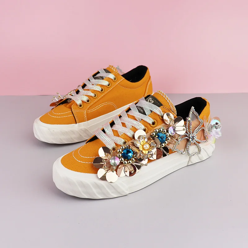 

Handmade Elegant Style Fashion Hot Sale Ladies Single Shoes Spring And Autumn Trend Tassel Flowers Flat Comfortable Canvas Shoes