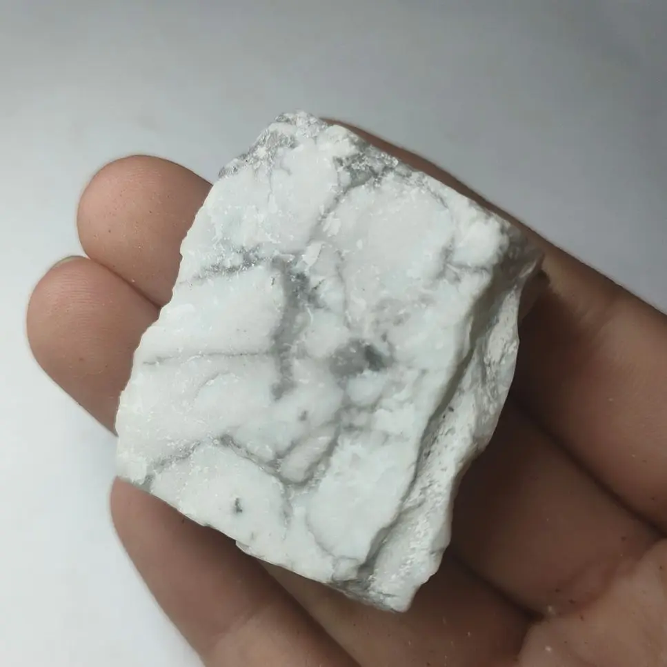

Камень Натуральный Howlite 80-100 г, 2-5 см