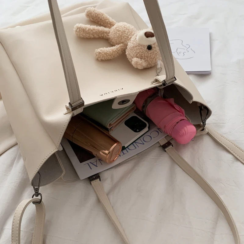 

Luxury PU Leather Big Handbags for Women Bear Pendant Solid Color Crossbody Bags Female Elegant Designer Wild Shoulder Bag Sac