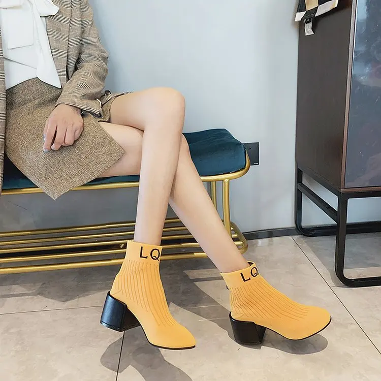 Желтые черные сапоги-носки на высоком каблуке женская зимняя обувь элегантные
