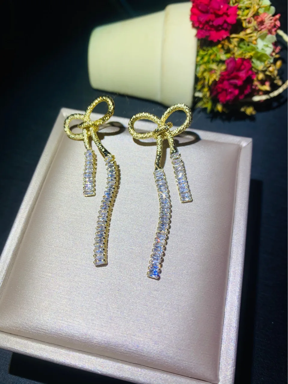 

Bowknot Zircon Earrings heavy industry T-square zircon tassels versatile Fairy Light luxury Qing new earrings earrings