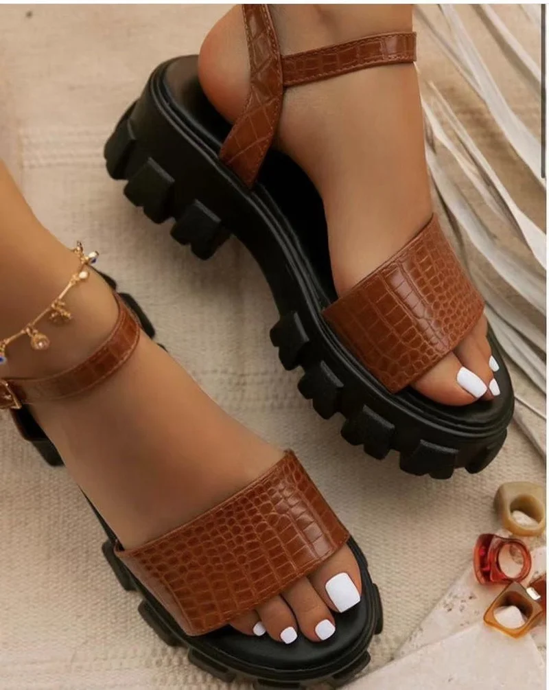 

2021 Europe New Women Leather Shoes Thick Bottom Non-slip Sandals Outdoor Beach Slippers Flip Flop Platform Ladies Travel