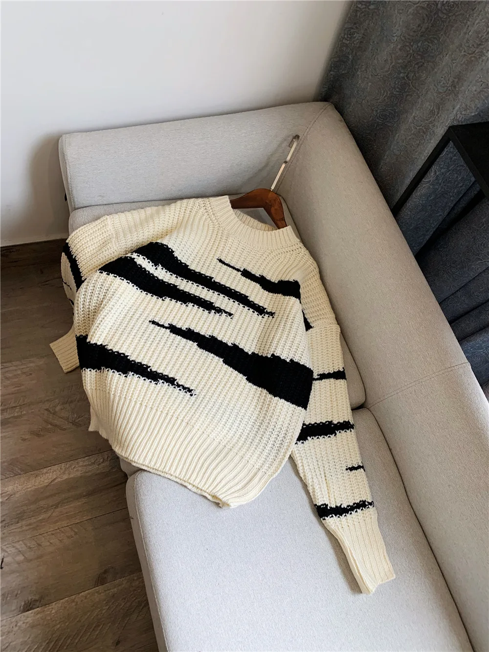 

Women Sweater 2020 Autumn and Winter New Black and White Zebra Pattern Outer Wear Loose Knitted Long-sleeved Sweater Women