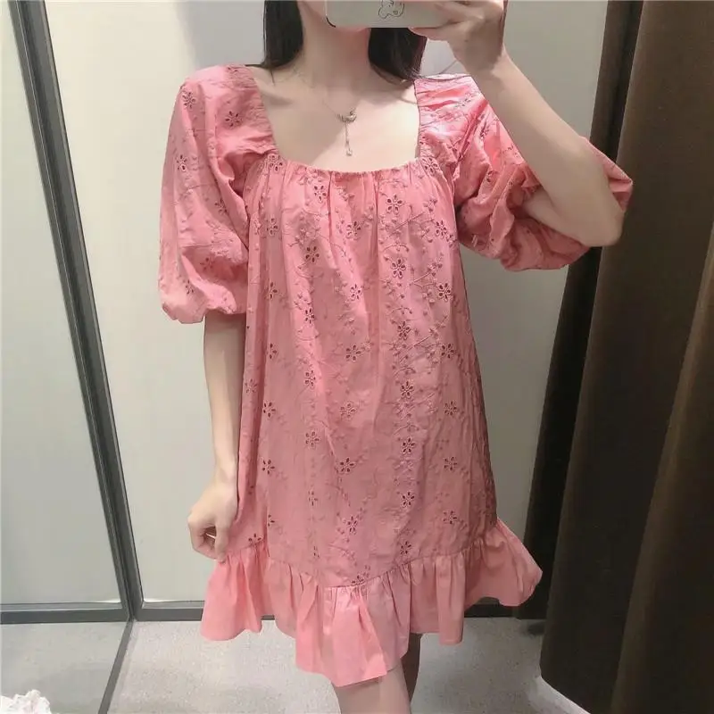 

2021 Women Summer Embroidered Za Dress Vintage Short Puff Sleeve Openwork Mini Pink Dresses Woman Chic Elastic Embroidery Dress