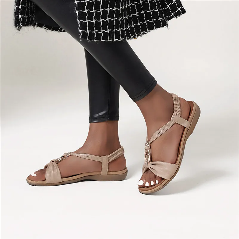 

Summer Sandals Women Shoes Casual Metal Decoration Flat Shoes Fashion Open Toe Beach Sandals Female Black White 2020 Size 35-43