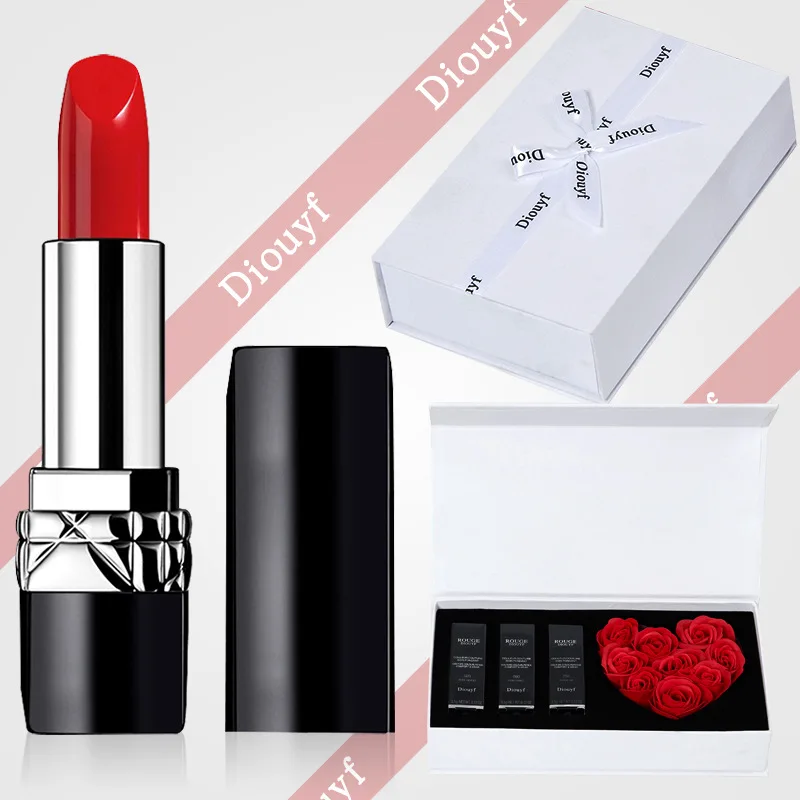 

Помада/матовое увлажнение нелегко прикасаться к чашке губной помады.