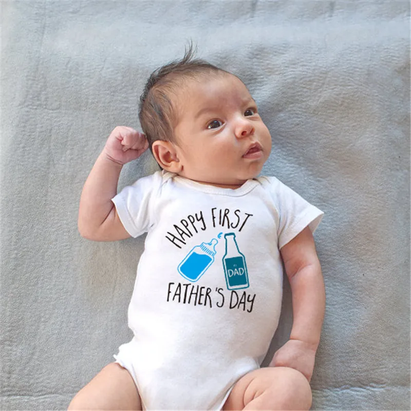 Хлопковый комбинезон с короткими рукавами и принтом Счастливый первый день