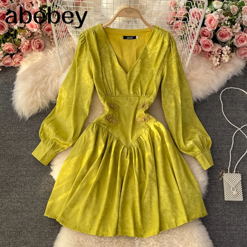 

2021 New Summer French V-neck Lantern Sleeve Dress Decal decoration high waist pleated waist solid jacquard A-line Dress