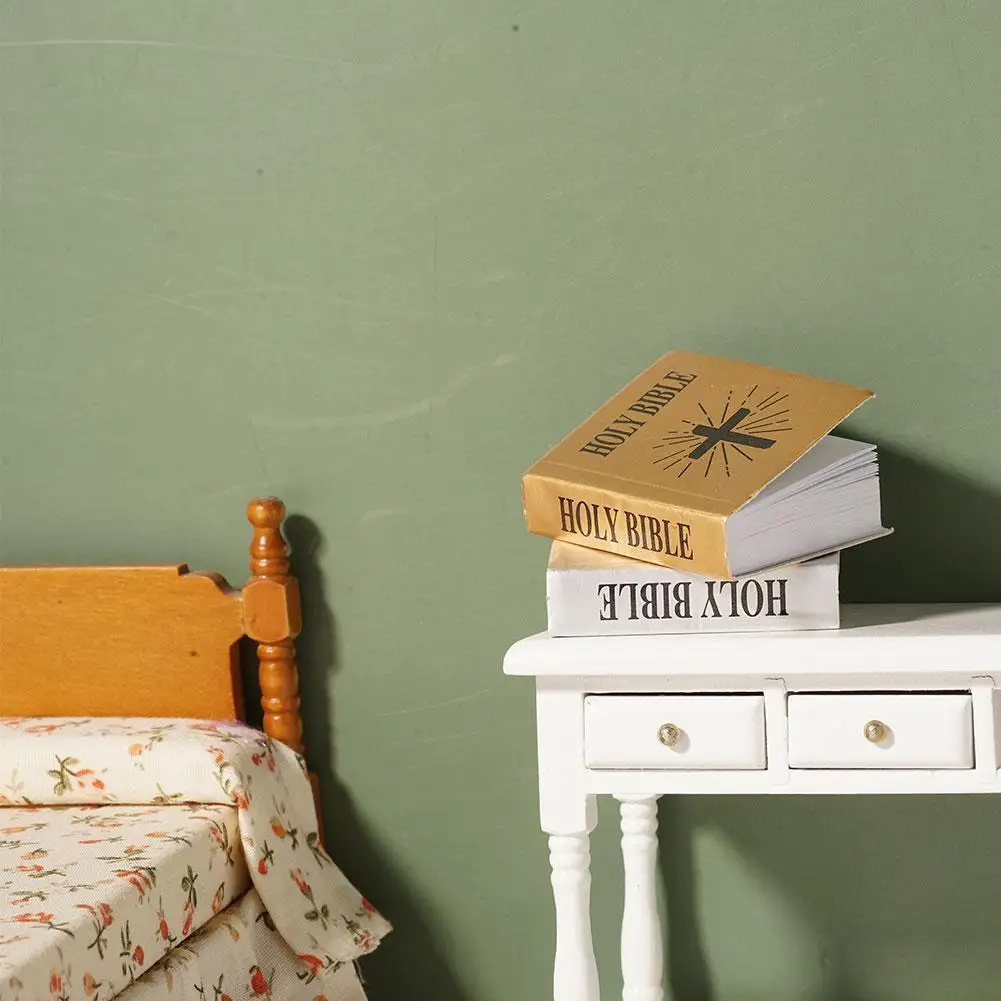 

English version of the small book gold/silver two-color Accessories Model Miniature Dollhouse Kid Toys Doll House Learning F9Y6