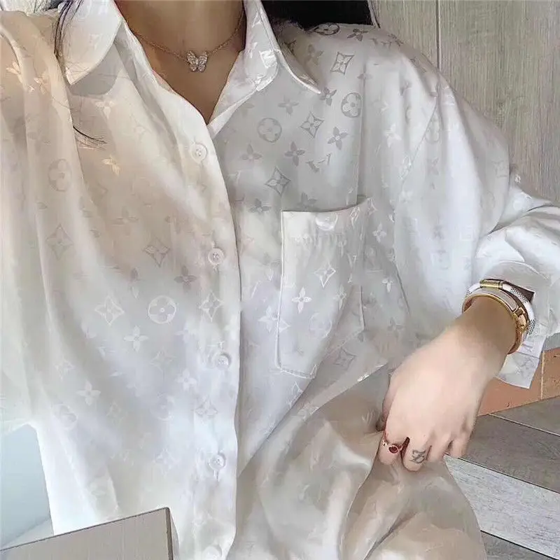 

Satin White Shirt Female Design Sense Niche, Light Mature, Retro Hong Kong Flavor Loose Korean Style Lazy Style
