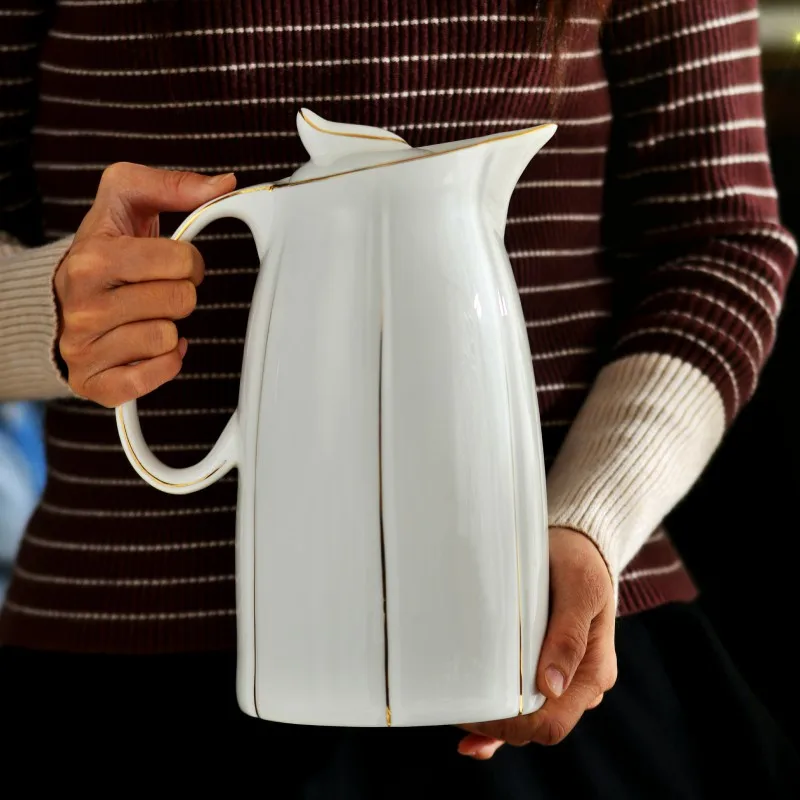 

Simple ceramic large-capacity high temperature suit European teapot boiling cold kettle Flower teapot Glass bottle water LB50933