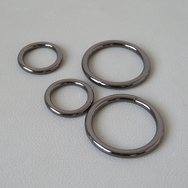 Пистолет черный металлический-хомут с круглым воротником для мальчиков и